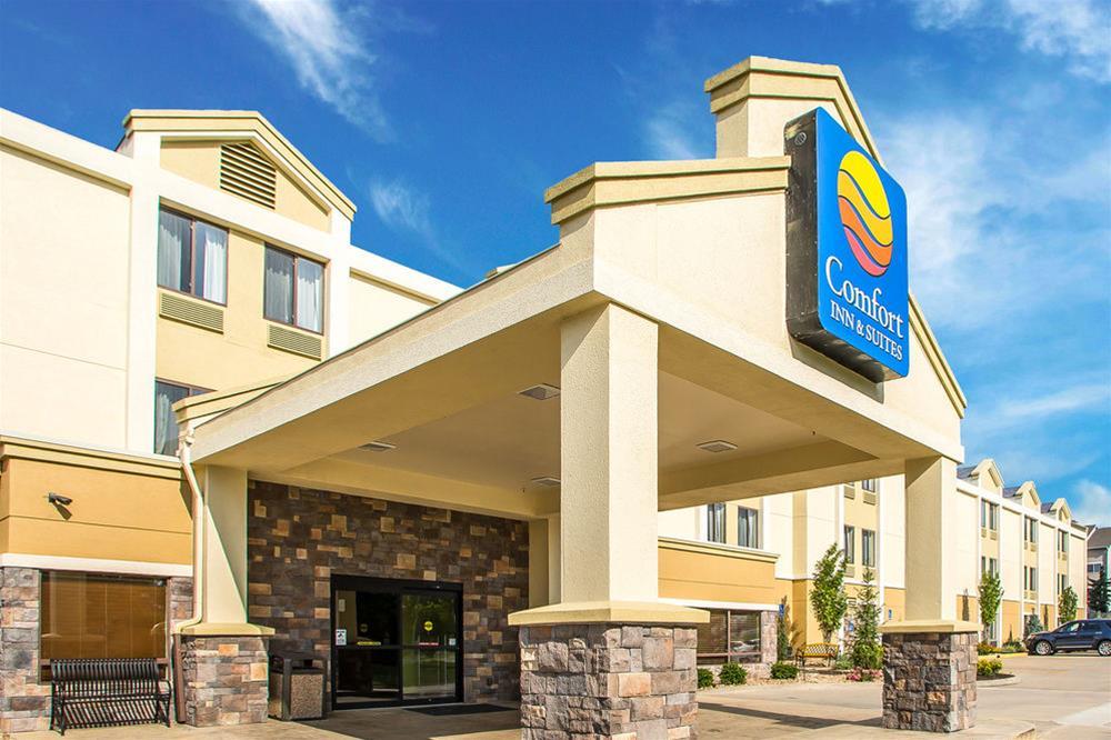 Comfort Inn & Suites Kansas City - Northeast Exterior photo